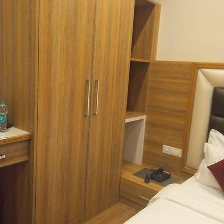 Hotel President Bharwain Екстериор снимка