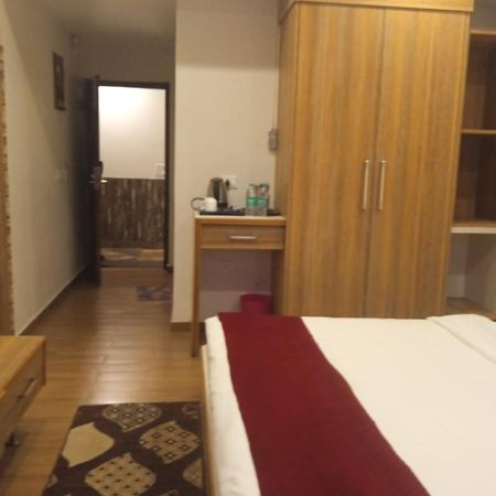 Hotel President Bharwain Екстериор снимка