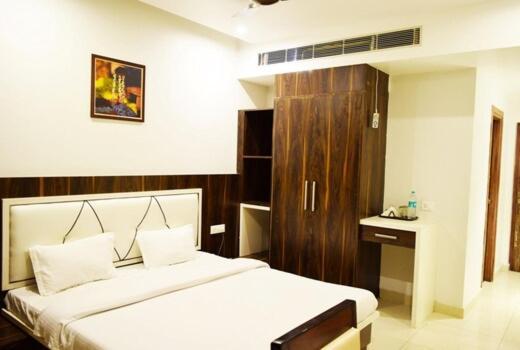 Hotel President Bharwain Екстериор снимка