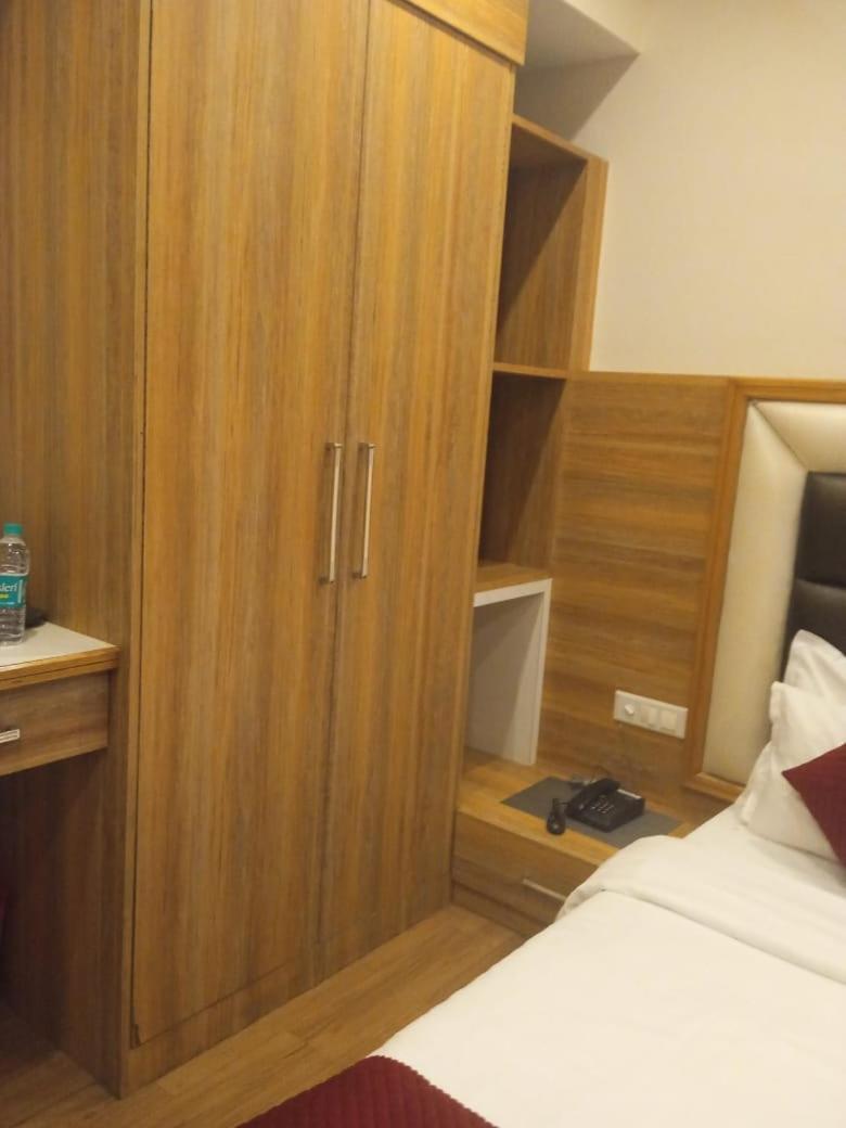 Hotel President Bharwain Екстериор снимка