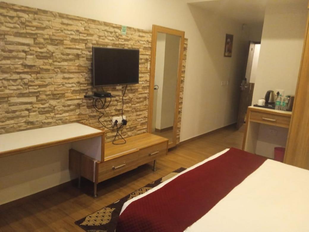 Hotel President Bharwain Екстериор снимка